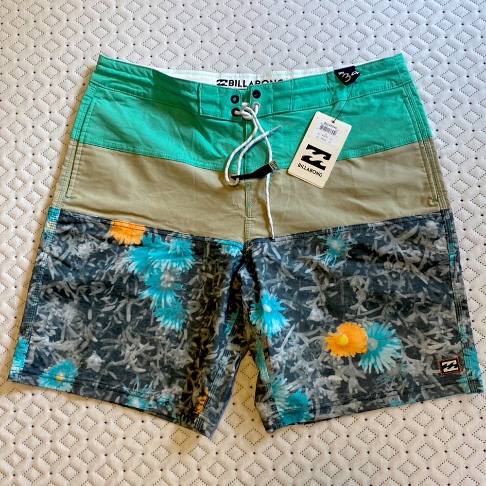 Billabong mens swim shorts Size 34 Floral Brand new with tags - Picture 1 of 10